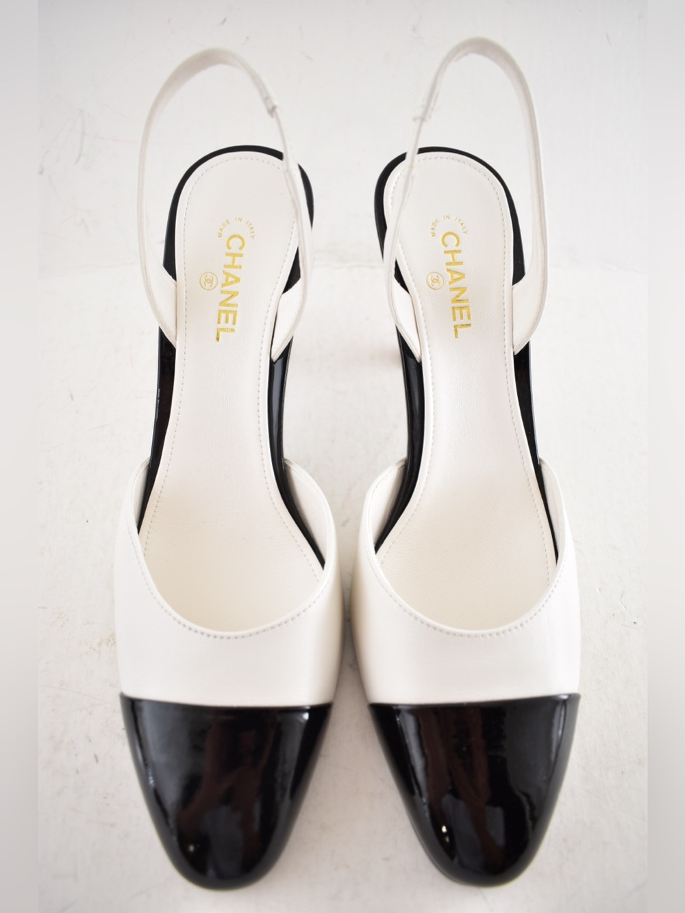 Chanel 26A Metiers Blazy White Black Red Apple Sling CC Slingback Heel Pump 38 - Picture 6 of 16